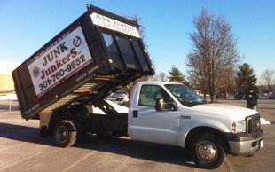 Junk Junkers Hauling Truck : Dump Truck